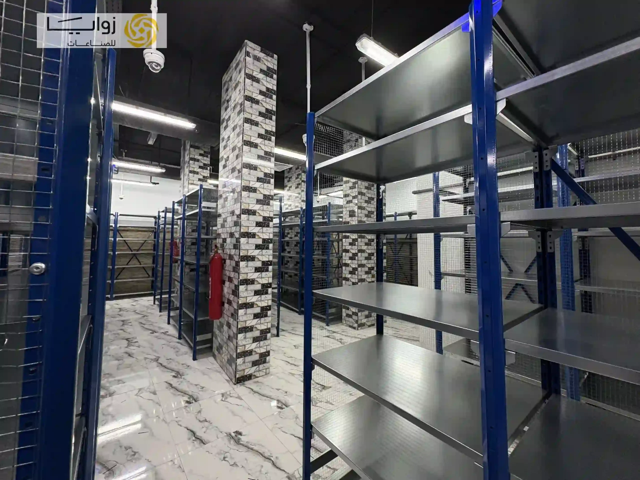 Heavy duty boltless pallet rack setup for industrial storage and factories